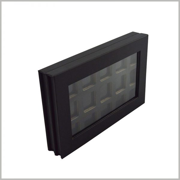 black cardboard eyeshadow packaging boxes with windows.The packaging box has a clear window, which can meet consumers' desire to peek at the product, which is conducive to product display.