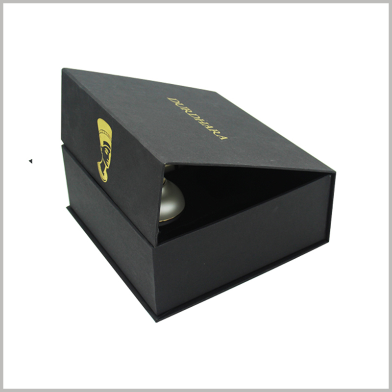 black square skin care product packaging boxes wholesale.This black square box is opened with a flip-type, and a small magnet is embedded in the flip-cover to automatically open the package.