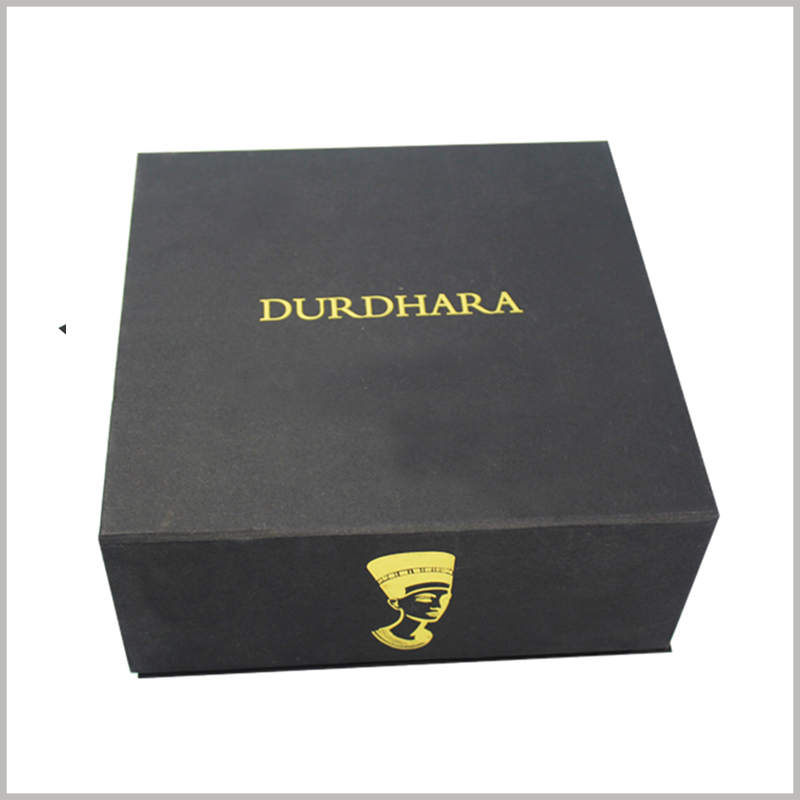 black square skin care product packaging boxes with bronzing printing.The packaging design is simple, with only the brand name and logo, but it has made a deep impression on the brand.