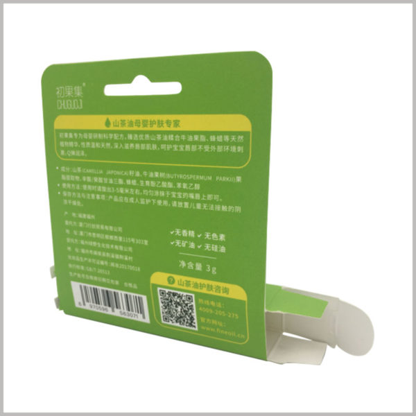 3.8g baby lip balm packaging with hang tags. On the back of the green lip balm, a detailed text is printed saying that the product ingredients are suitable for the crowd and so on.