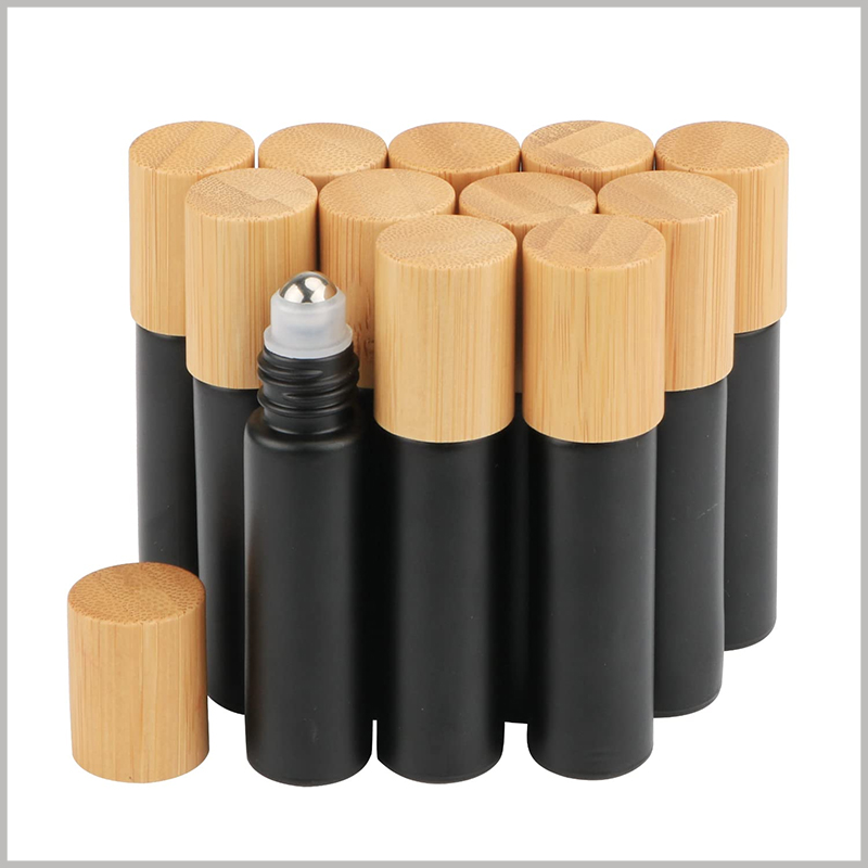Black essential oil roller bottles with metal ball and with wooden lids. The black essential oil bottle can well isolate the adverse effects of external ultraviolet rays on the essential oil.