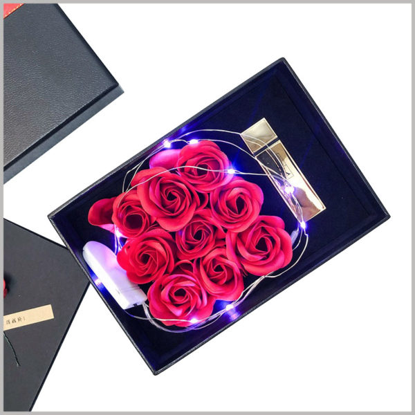 Black lipstick packaging gift boxes with flowers. The interior of the custom gift box packaging uses roses as a decoration, and the thin LED coil is placed on the surface of the roses to make the lipstick gift more valuable.