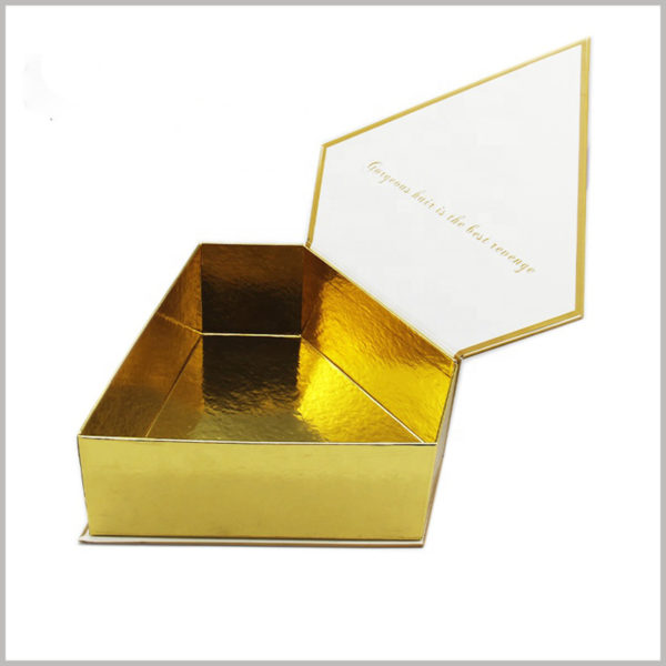 Creative diamond-shaped packaging design for wigs collection boxes, The inside of the box uses gold cardboard as decoration, which shows the high-end and value of the packaging.