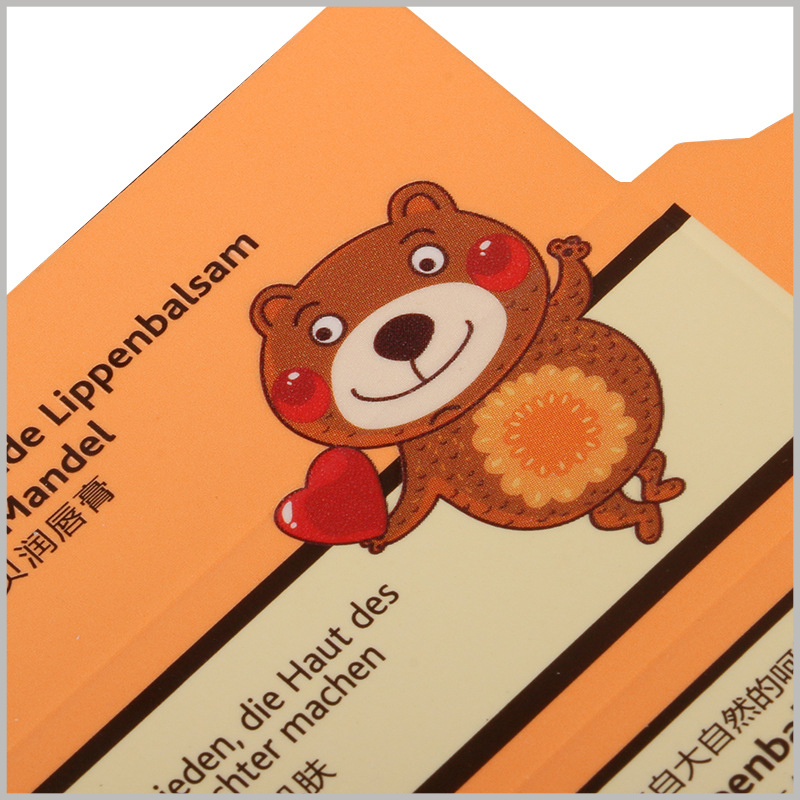 Foldable packaging for lip balm. The cute brown bear as the main pattern of packaging design will attract children's attention.