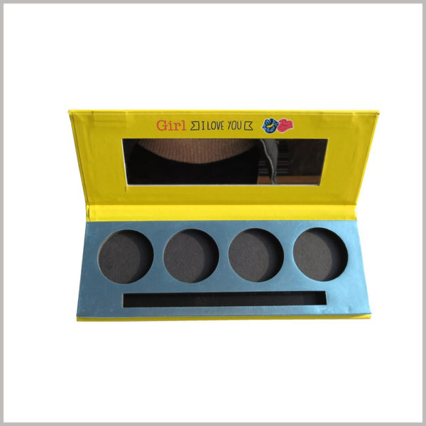 Four-colors eyeshadow packaging with makeup brush. The customized eye shadow palette packaging is cleverly designed. The interior will accommodate four-color eye shadow and an eye shadow brush at the same time. Customers will not need to purchase an eye shadow brush separately.