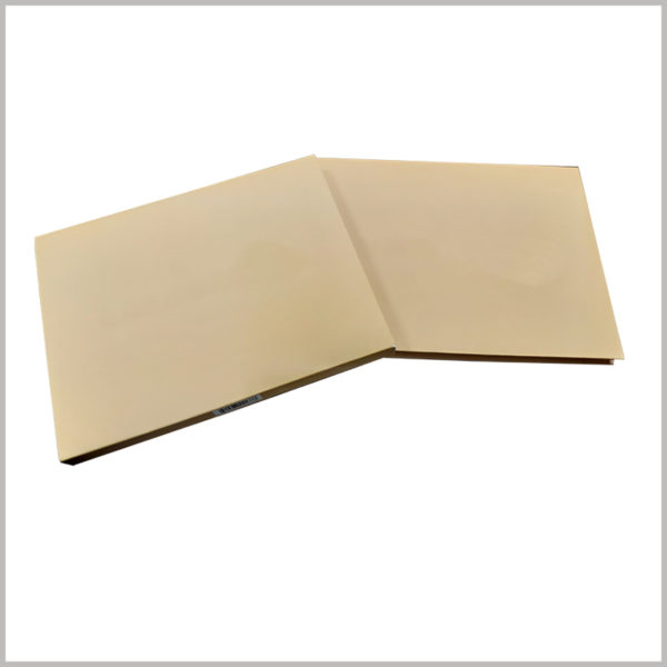 Kraft paper packaging for eye shadow box. Brown eyeshadow palettes are rare, but they can attract customers' attention