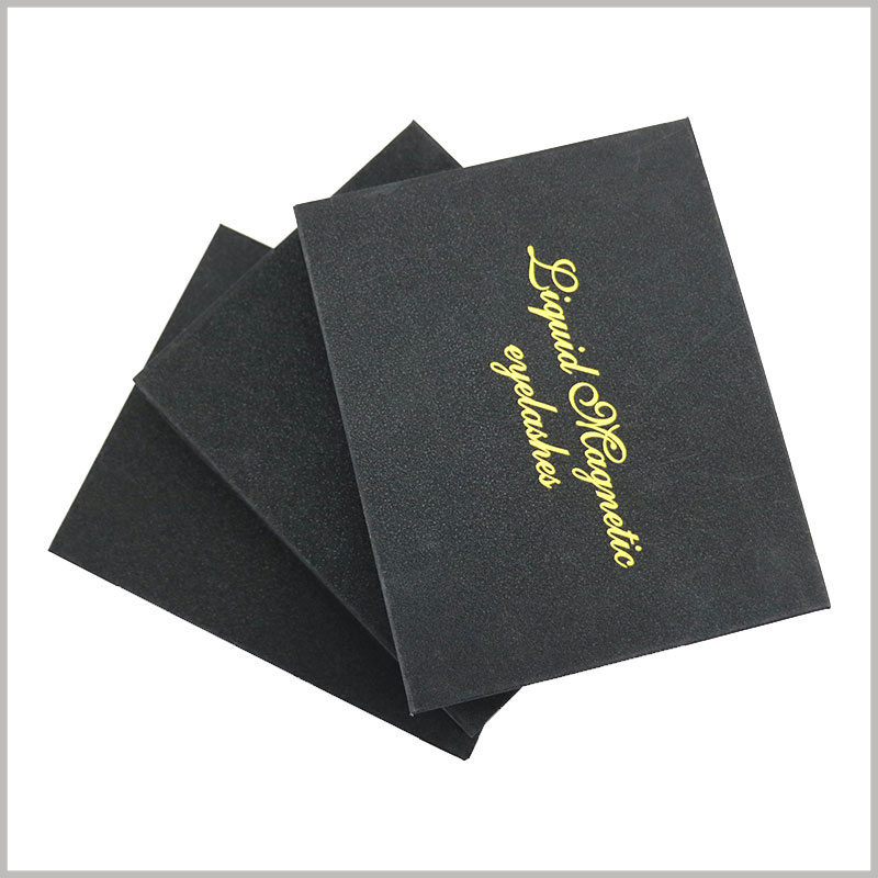 black eyelash packaging custom. The brand name is bronzing printed on the top of the black product packaging lid to increase the value of the brand's eyelashes