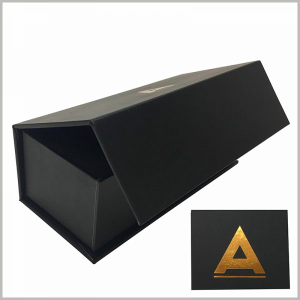 black small cardboard packaging boxes wholesale,The top cover of the cardboard gift boxes has a logo, which is printed in bronzing.