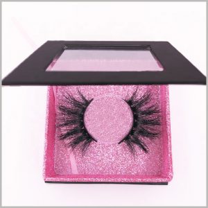 black square eyelash boxes with windows.Small product packaging can make it convenient for customers to carry the product anywhere, and customers are more willing to choose small packaging eyelashes.
