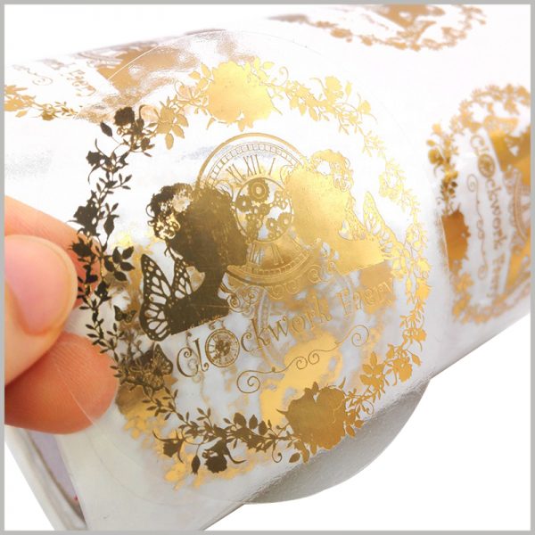 clear round gold cosmetic labels.The brand information and main patterns are completely presented to customers visually in gold, with a luxurious atmosphere.