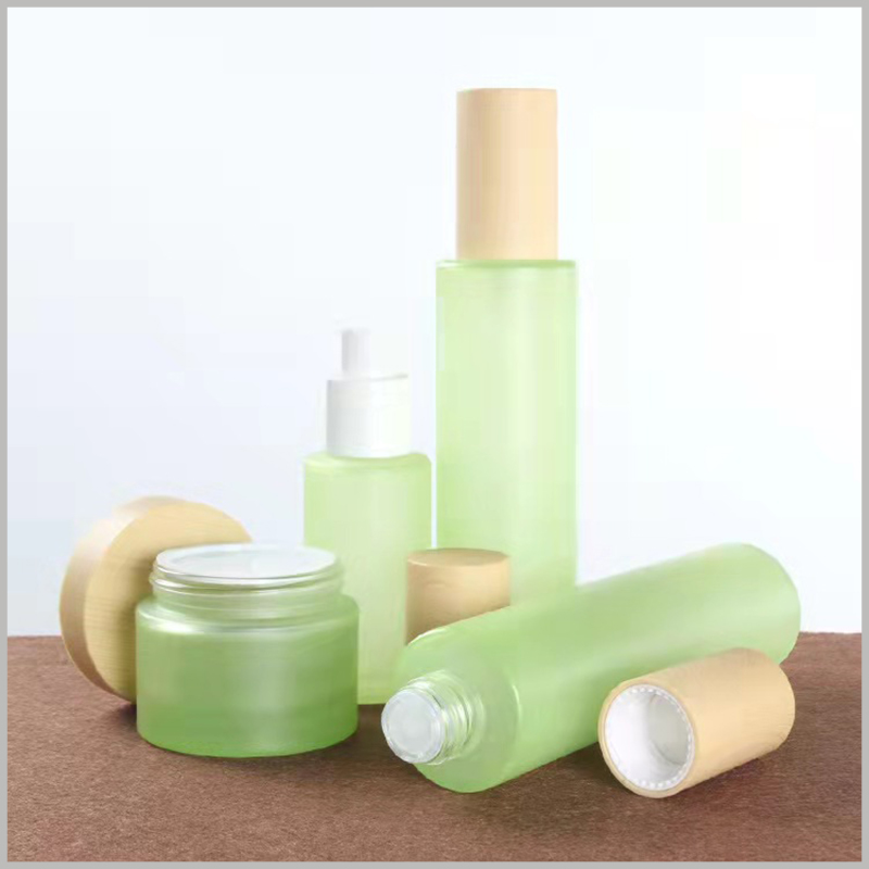 custom green glass bottles for skin care products.Shiny fashion cosmetic containers, green bottles and jars, can meet your various needs.