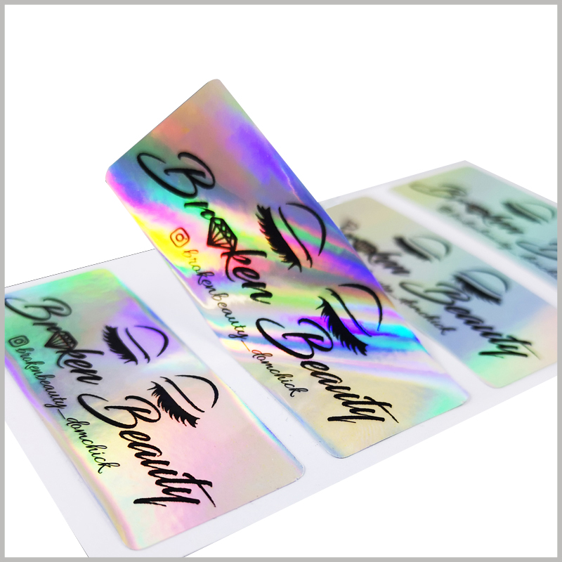 custom hologram labels for eyelash packaging.The label can be easily removed from the backing paper, and it can be firmly pasted on the false eyelashes packaging, which is very convenient.