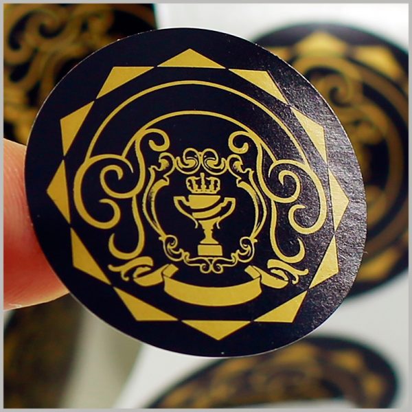 custom printed round label wholesale. Customized labels are printed with bronzing, and the labels have a golden visual sense, which makes it easier for customers to feel that the product is high-end.