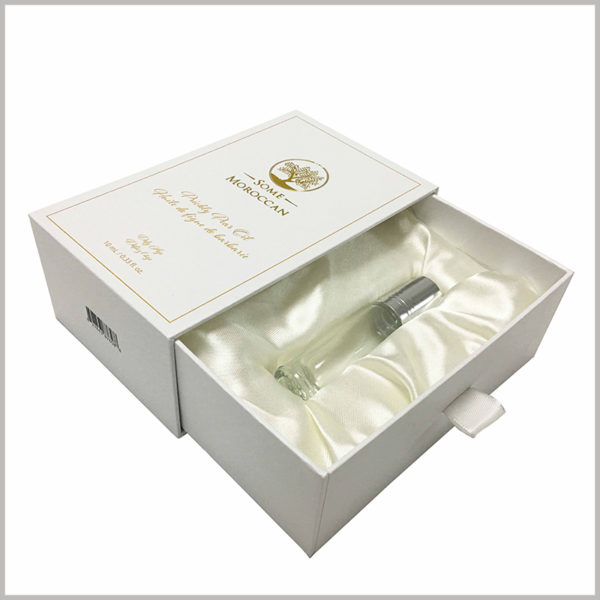 Custom white cardboard gift boxes for 10ml perfume packaging. The cardboard drawer box packaging has good elasticity, and the inner box of the drawer can be easily pulled to open the package and use the product.