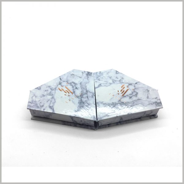 diamond shape eyelash box packaging with logo. White marble elements are one of the most popular packaging design elements, which are of great help in enhancing the attractiveness of false eyelash packaging.