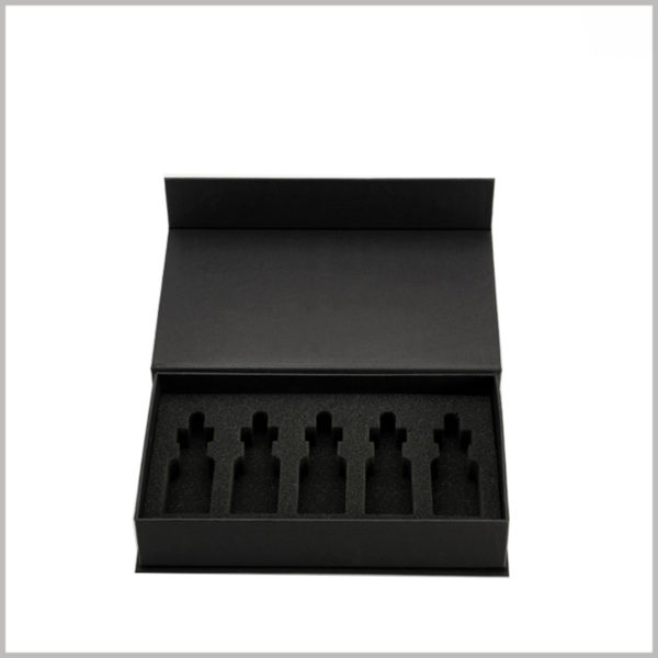 high quality 5 bottles of essential oil packaging boxes set.The carefully designed EVA is inserted into the black cardboard boxes, which can store multiple bottles of essential oils in an orderly manner, and the essential oil glass bottles are fully protected.