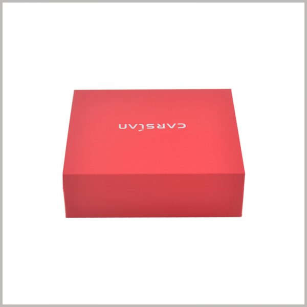 lipstick gift boxes wholesale. In the middle of the lid of the lipstick package, the brand name is printed in hot silver to make the brand name feel more high-end.
