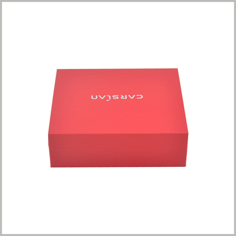 lipstick gift boxes wholesale. In the middle of the lid of the lipstick package, the brand name is printed in hot silver to make the brand name feel more high-end.