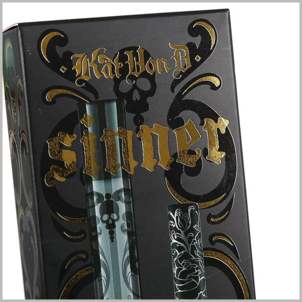luxury black packaging box for 10ml and 3ml lip gloss. The main patterns and brand names of custom packaging are printed by bronzing, which improves the luxury and visual experience of packaging.
