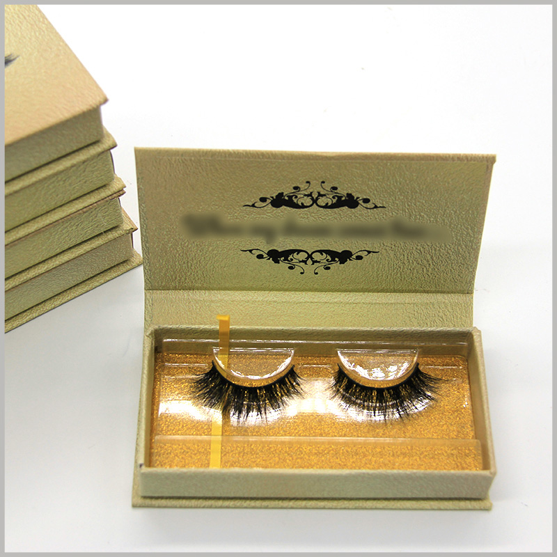 luxury gold cardboard eyelashes boxes with blister packaging.Under the clear blister inside the box, there is a piece of gold cardboard, which can beautify the inside of the eyelash packaging.