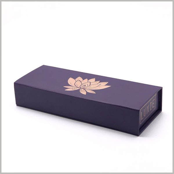 luxury makeup brush packaging boxes wholesale. A specific logo formed by bronzing printing + emboss printing on the top cover of the small gift box can make the packaging and products more high-end.