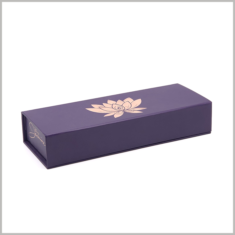 luxury makeup brush packaging boxes with bronzing printing. As the main element of packaging design, purple can make the overall cosmetic packaging more artistic, and it is welcomed by female consumers.