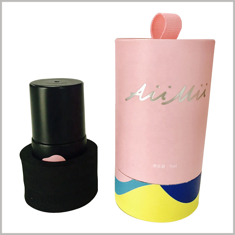 printed small round boxes for single nail polish packaging. The 9ml nail polish bottle is placed in a small paper tube for packaging, and product related information is printed on the packaging.