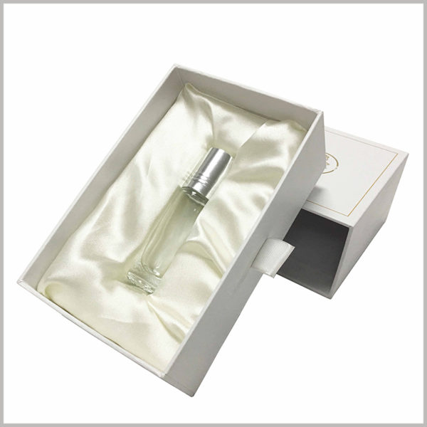 small cardboard gift boxes for 10ml perfume packaging. As the raw material of high-end gift boxes, gray board paper makes the perfume packaging strong and durable, and has good protection for perfume glass bottles.