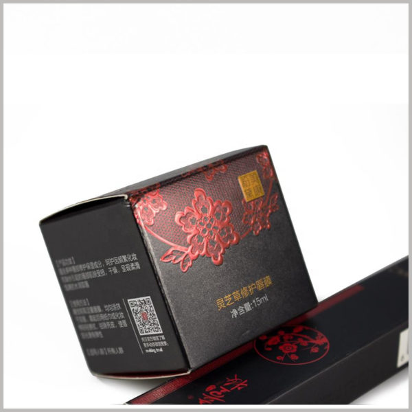 Custom small square skin care boxes for 15ml lip mask packaging.CMYK printing and emboss printing have enriched the printing content of the packaging, making the lip balm packaging with a variety of colors and patterns.