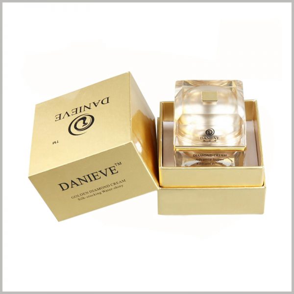 square gold cardboard boxes for facial cream jar packaging. The packaging of skin care products has a golden visual appearance, which further reflects the value of skin care products.