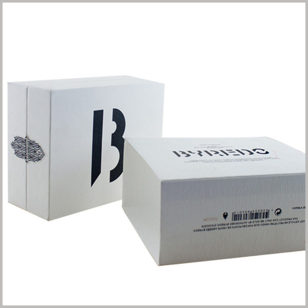 white small cardboard gift boxes for perfume bottles packaging.In addition to the brand logo on the front of the perfume packaging, more detailed product and brand information is also printed.